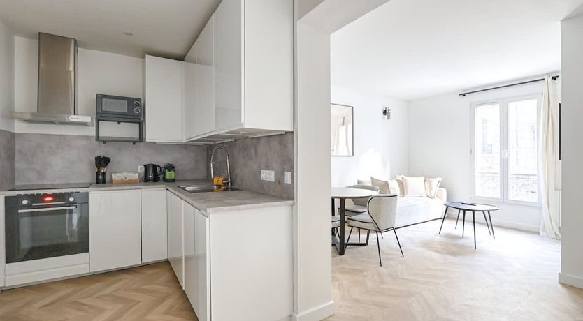 Photo of Avenue Glow