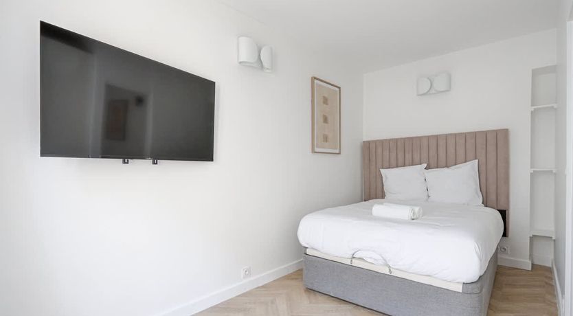 Photo of Avenue Glow