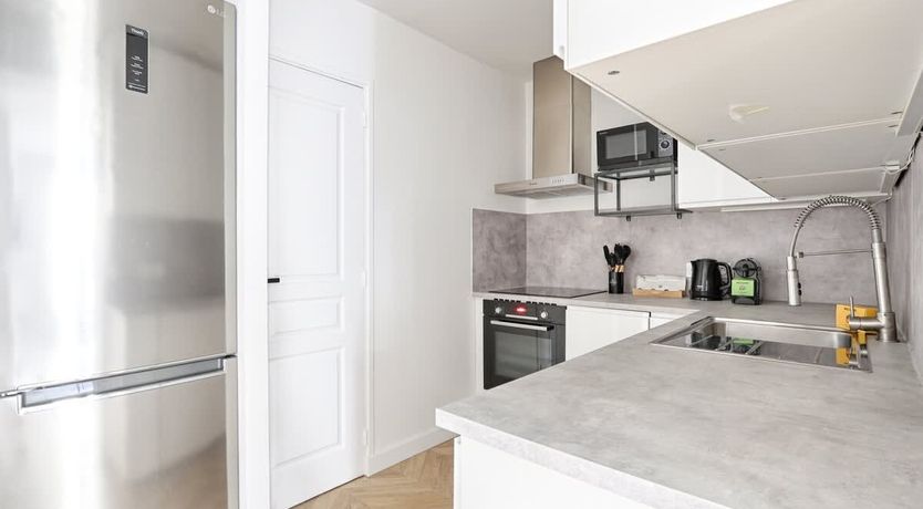 Photo of Avenue Glow