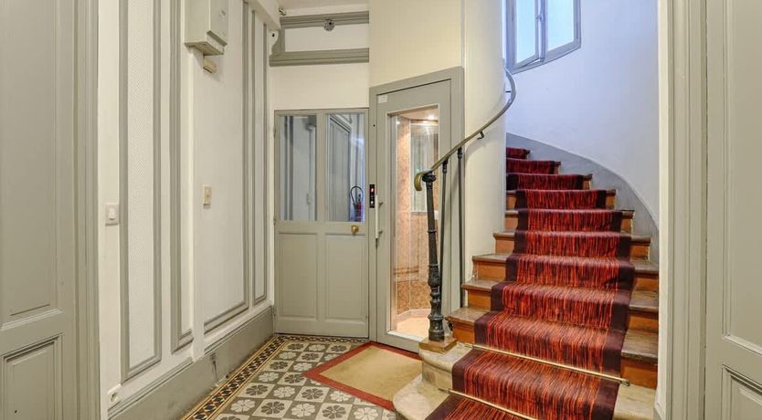 Photo of Avenue Glow