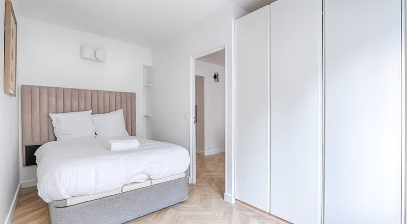 Photo of Avenue Glow