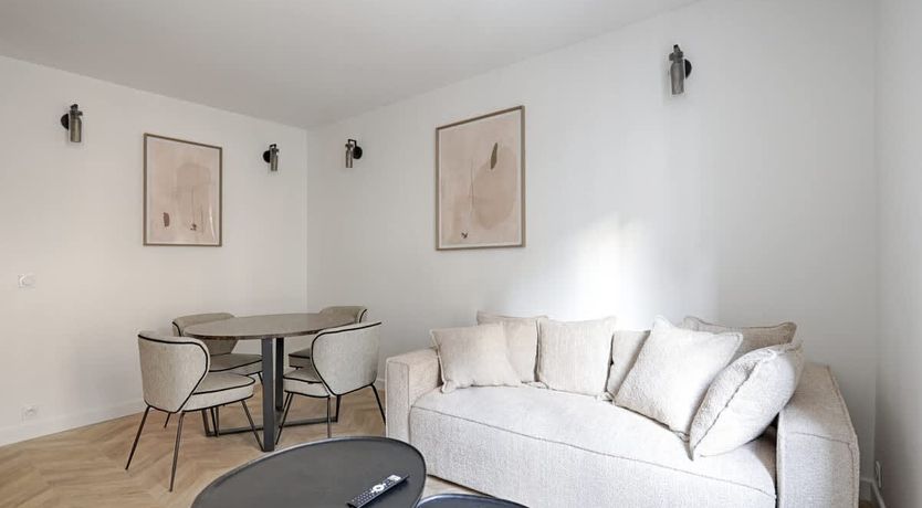 Photo of Avenue Glow