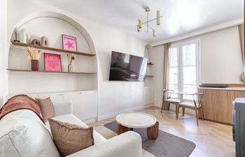Studio Paris Holiday Home