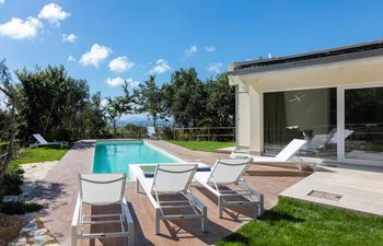 Crimson Sky Holiday Home