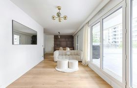 Photo of a-parisian-jewel