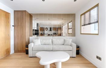 Parisian Path Holiday Home