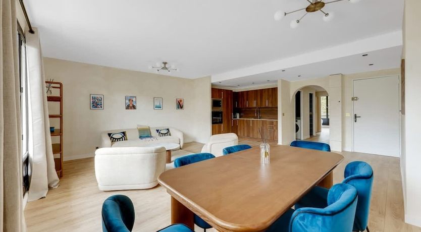 Photo of Notes From Neuilly