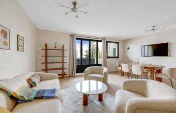 Grand Parisian Story Holiday Home