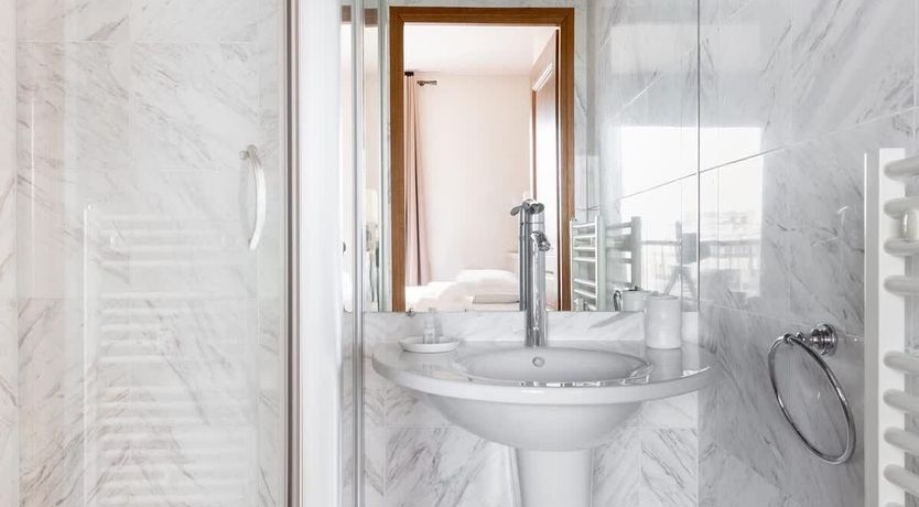 Photo of Fine Avenue