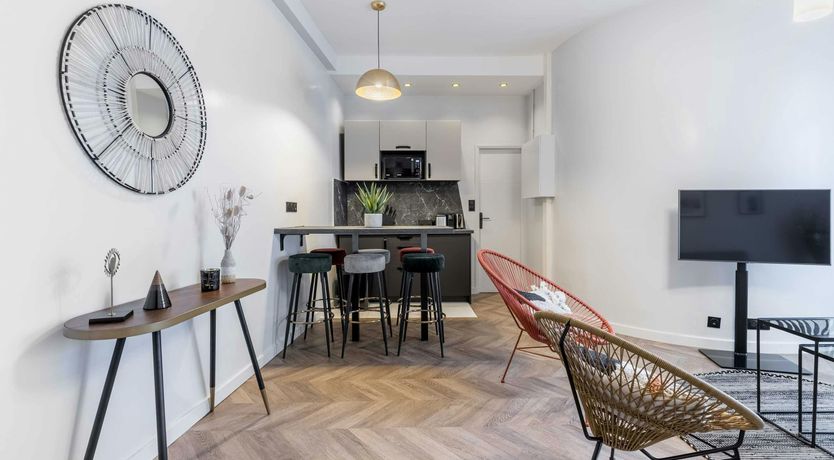 Photo of Elegant Boulevard