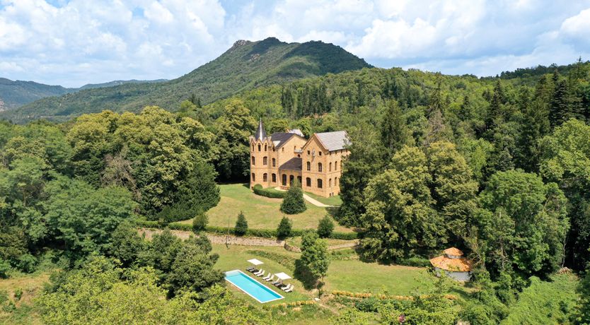 Photo of Castle and Chapel