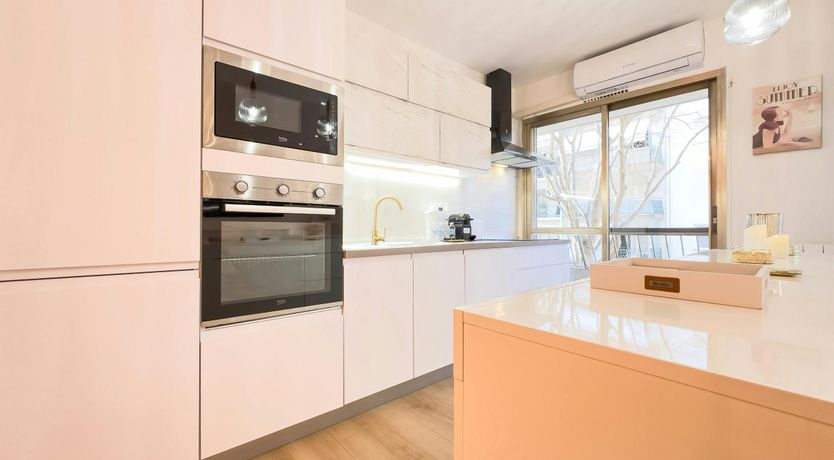 Photo of Croisette Chic