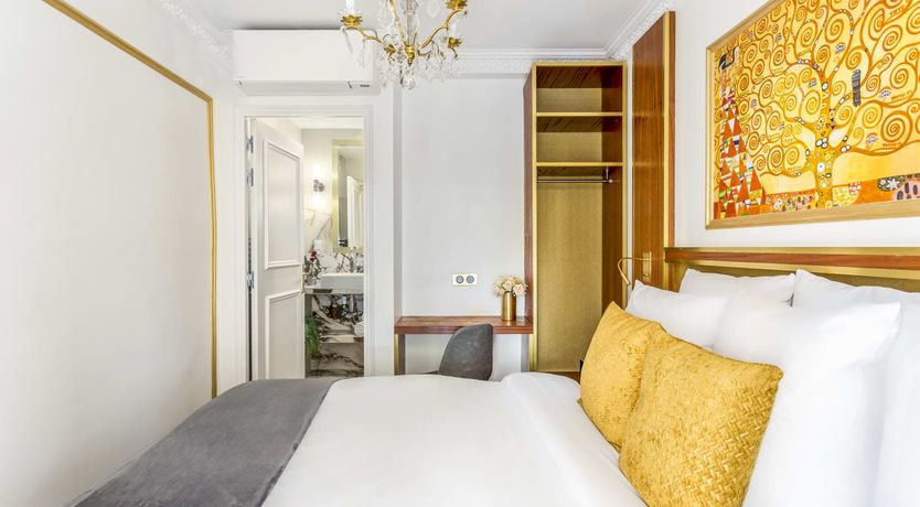 Photo of Louvre Royal