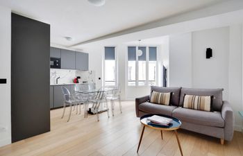Parisian Love Holiday Home