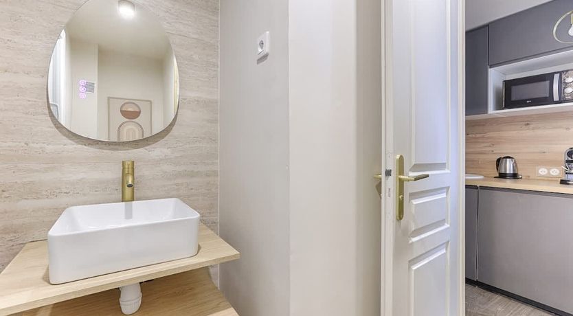 Photo of Noble Avenue