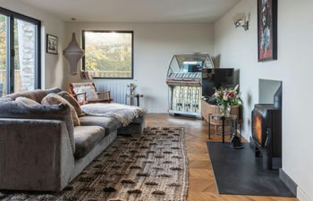 The Sunny Sea Dwelling Holiday Home
