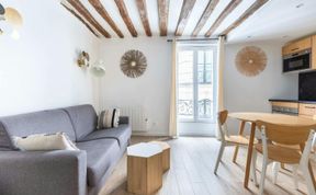 Photo of Parisian Walk