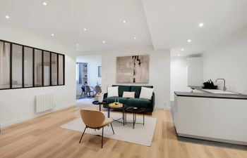 Place de la Nation History Holiday Home