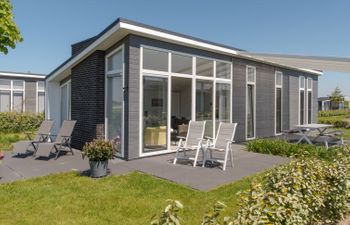 Water Resort Oosterschelde - nr. 47A Apartment 15 Holiday Home