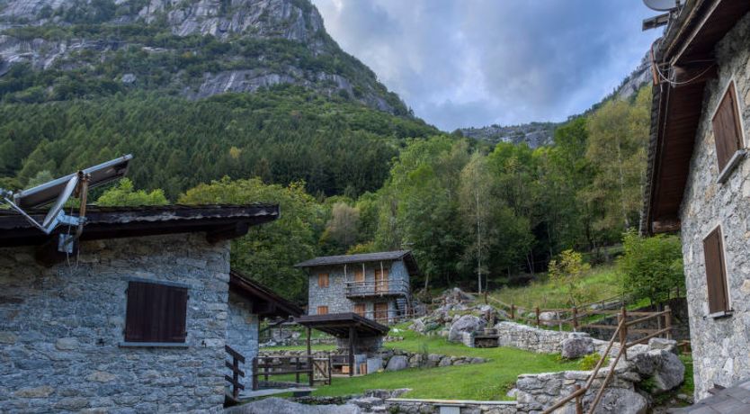 Photo of Val di Mello Mountain Flat