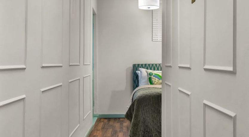 Photo of Kensington 1 bedroom apt Apartment 4