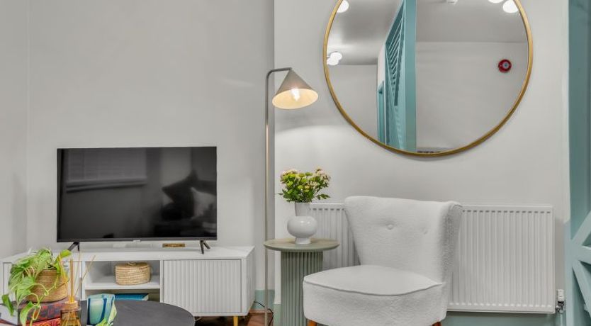 Photo of Kensington Lower Studio Apartment 3