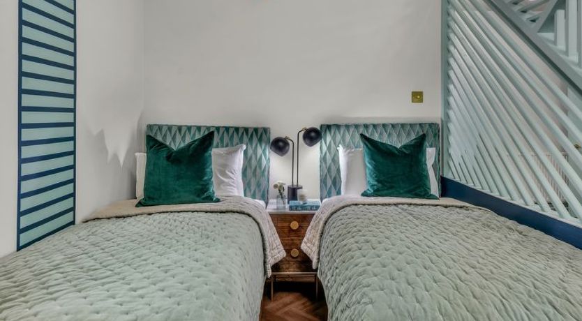 Photo of Kensington Lower Studio Apartment 3