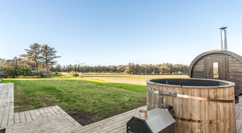 Photo of "Elida" - 400m from the sea