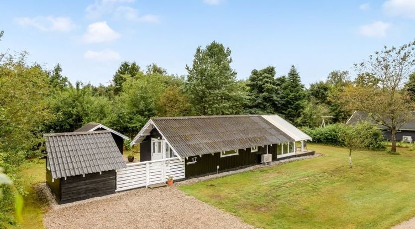 Photo of "Madita" - 30km from the sea