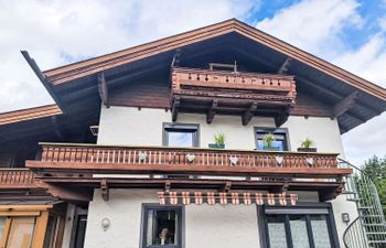 Lilly Holiday Home