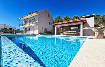 Maris Holiday Home