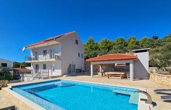 Maris Holiday Home