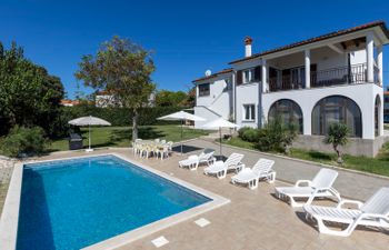 Meri Holiday Home