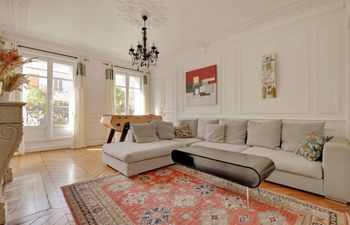 Stylish Paris Home Holiday Home