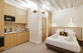 The Lively Place Holiday Home