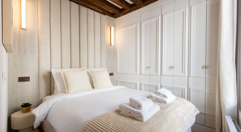 Photo of Paris Embrace