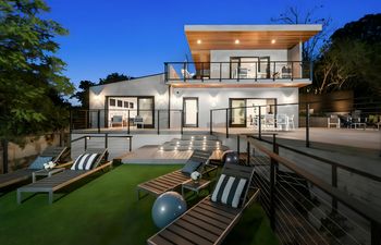 Bright View Holiday Home