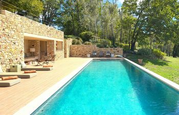 Scarlet Domain Holiday Home