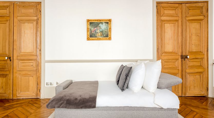 Photo of The Parisian Echo