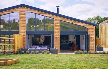 The Charming Barn Holiday Home