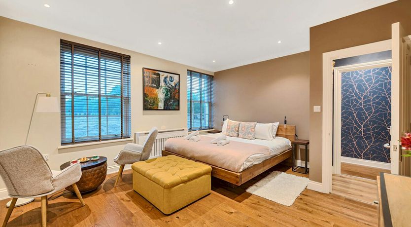 Photo of Hampton Court Finery