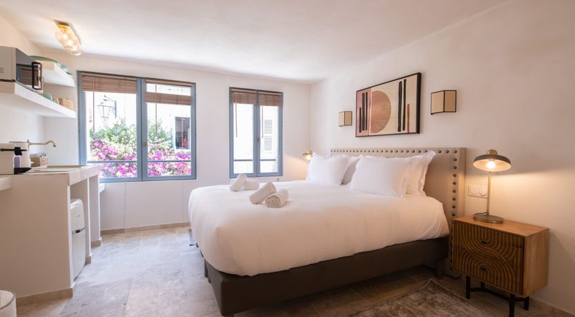 Photo of Graceful Jewel