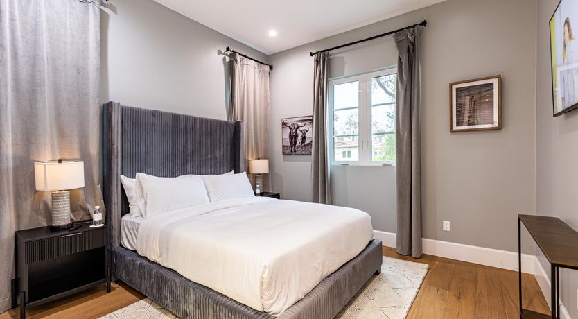 Photo of Tarzana Farmhouse