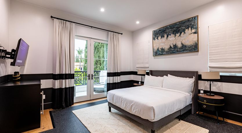 Photo of Tarzana Farmhouse