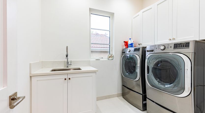 Photo of Tarzana Farmhouse