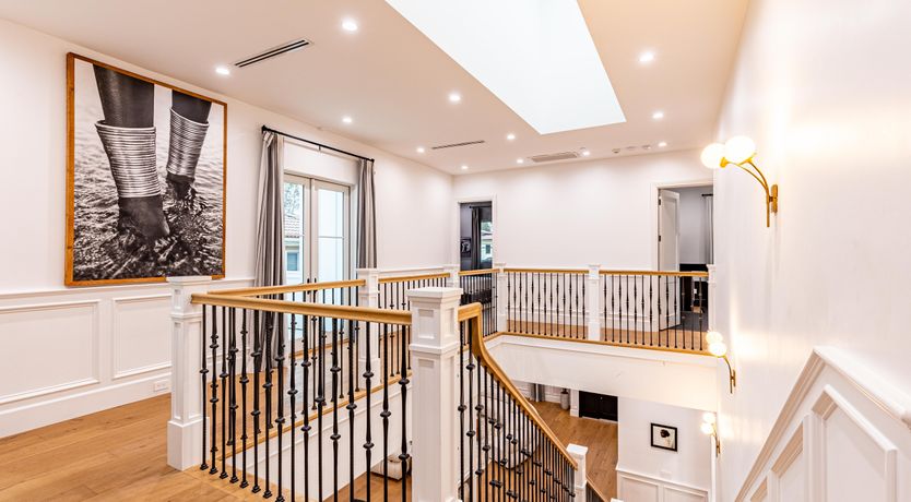 Photo of Tarzana Farmhouse