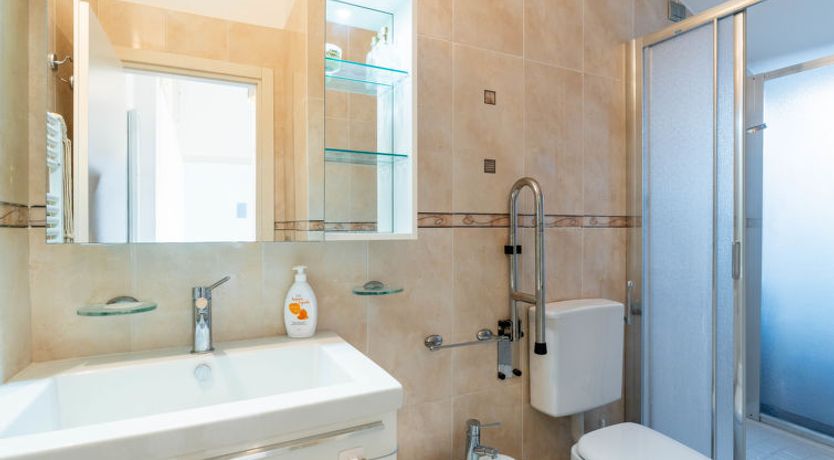 Photo of By Center and Sea