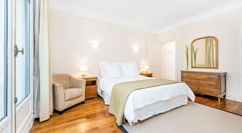 Photo of Parisian Echoes