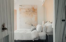 Photo of the-hollywood-cabin