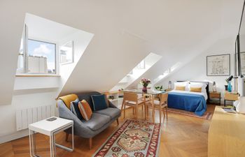 A Parisian Studio Holiday Home